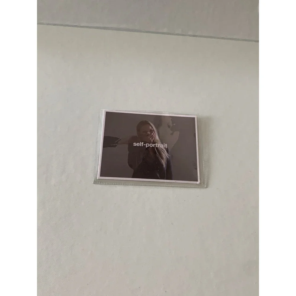 Self‎ Portrait empty box